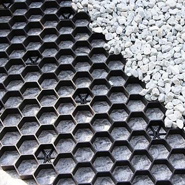 Splitplaat honingraat zwart  3 cm dik 0,96m2 per plaat met typar onderdoek  35.52 m2 per pak 37 stuk