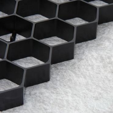 Splitplaat honingraat zwart  3 cm dik 0,96m2 per plaat met typar onderdoek  35.52 m2 per pak 37 stuk